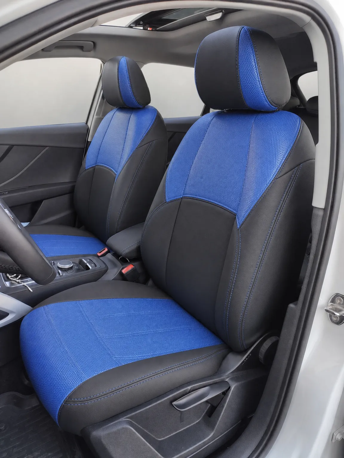 Audi Q2 koltuk kılıfı, siyah-mavi kumaş, ön koltuklar (2016+)
