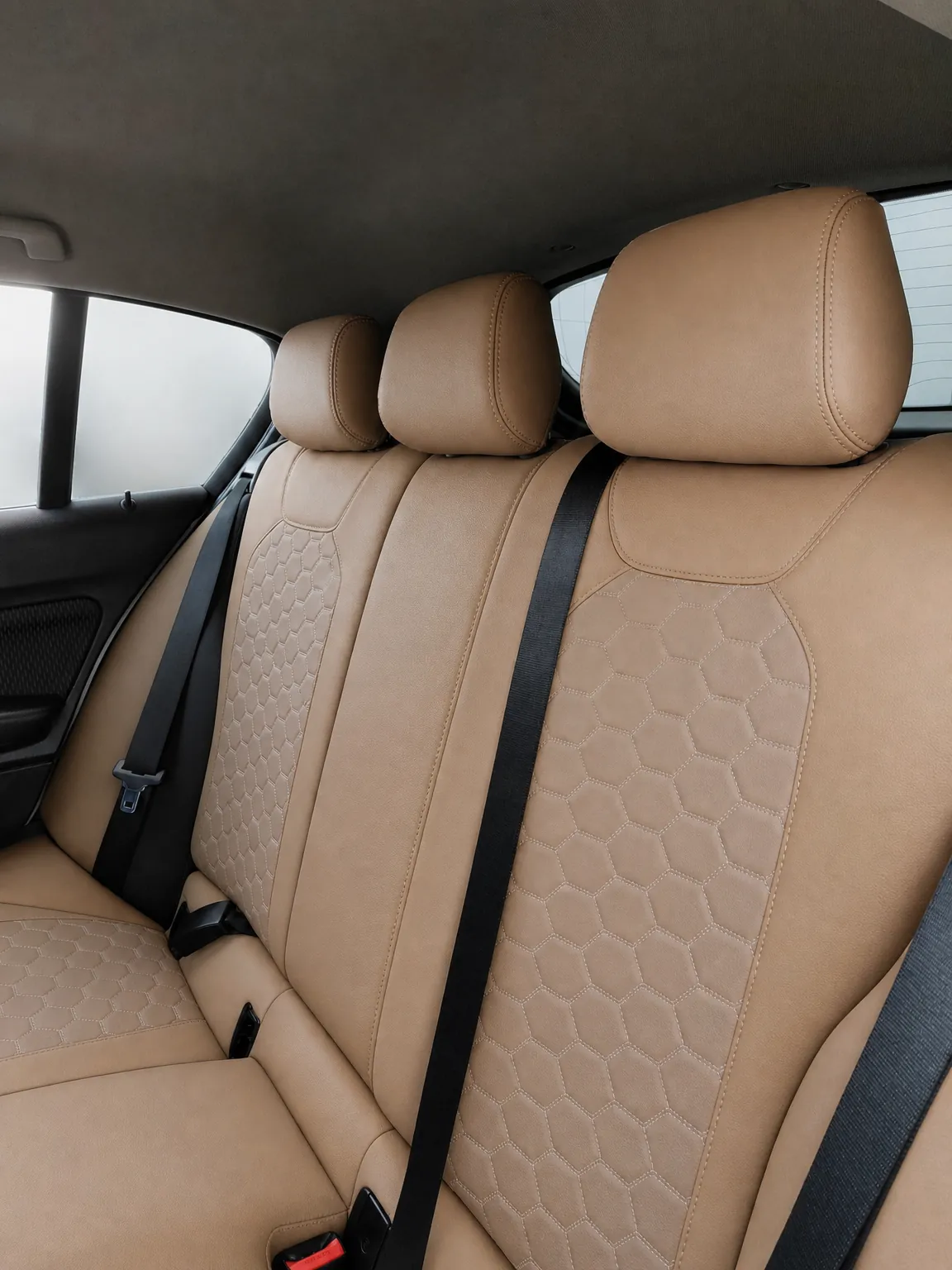 BMW 1 Serisi koltuk kılıfı, krem-krem kapitone kumaş, arka koltuk (2011+)
