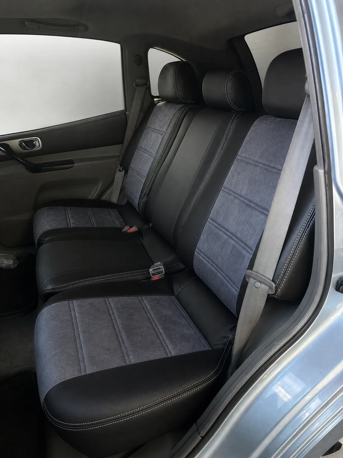 Chevrolet Rezzo koltuk kılıfı, siyah-siyah kapitone, kırmızı ip kumaş, arka koltuk
