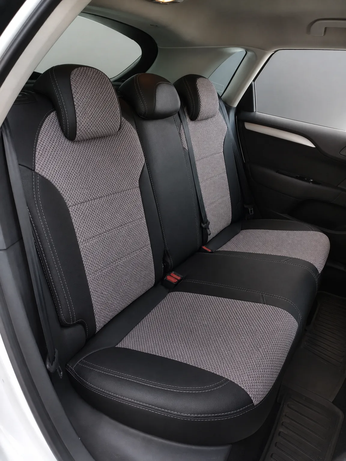 Citroën C4 koltuk kılıfı, siyah-gri desenli nubuk kumaş, ön koltuklar (2012-2016)