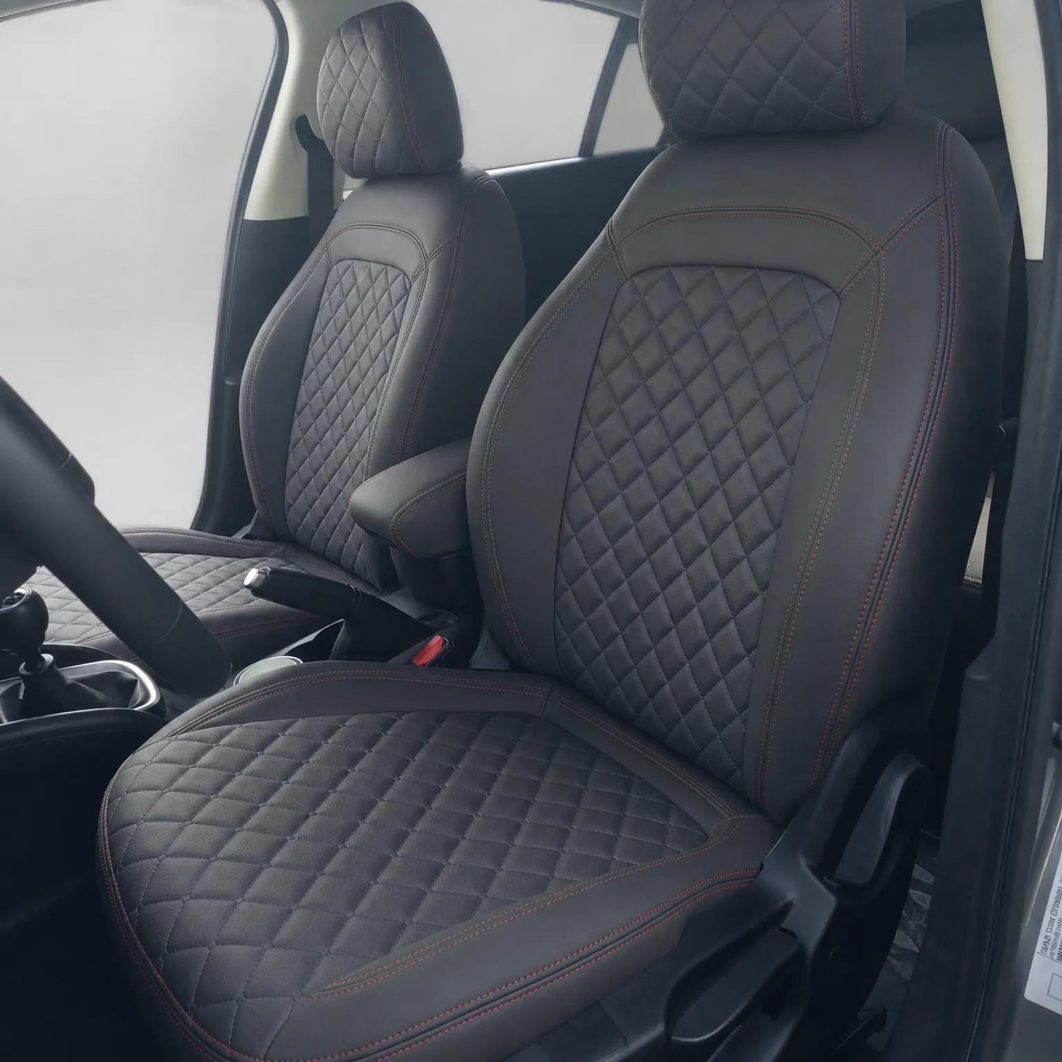 Fiat Egea Cross koltuk kılıfı, siyah-beyaz kapitone nubuk kumaş, ön koltuklar