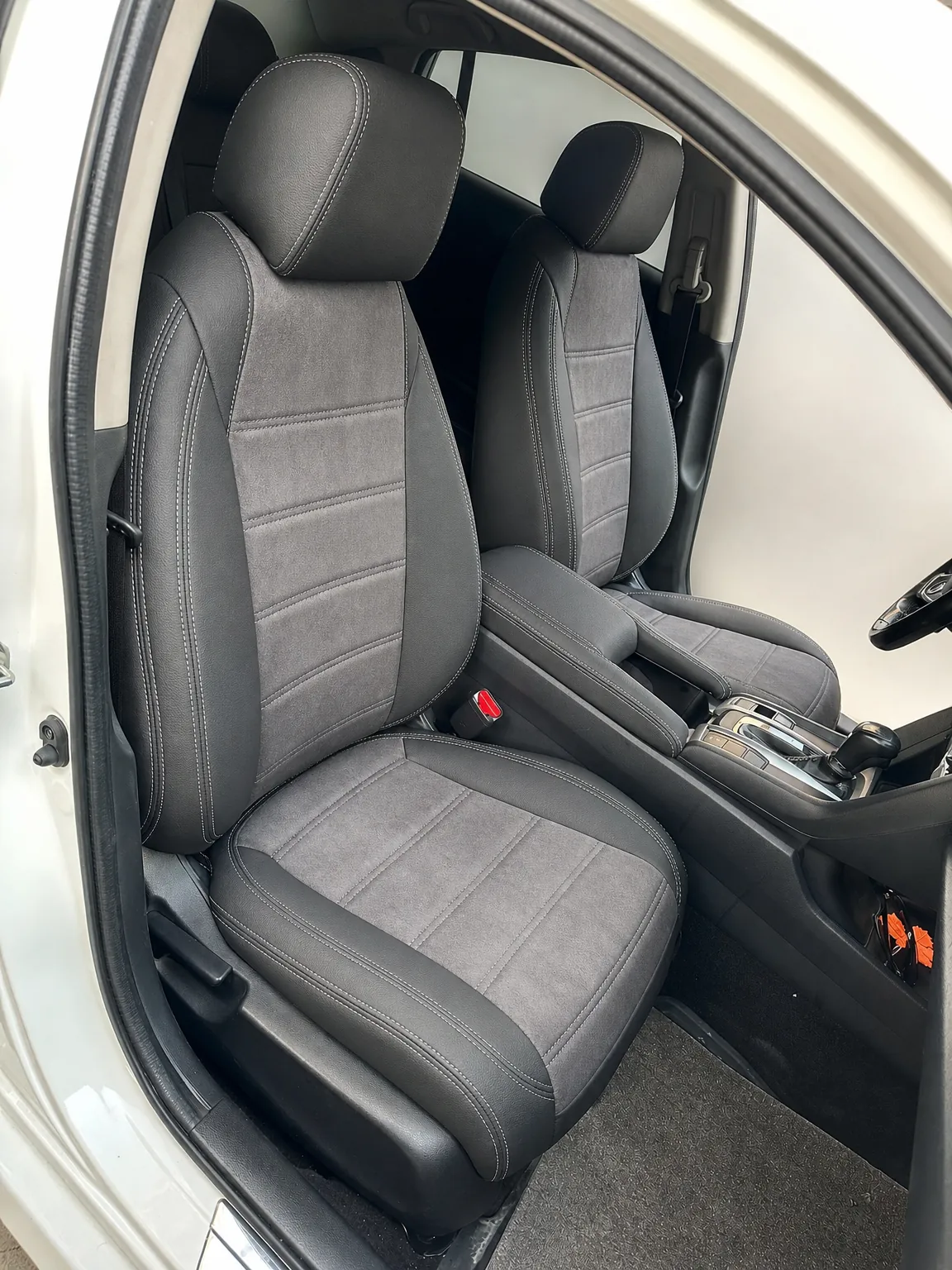Honda Civic koltuk kılıfı, siyah-gri taytüyü kumaş, ön koltuklar (2015-2021)