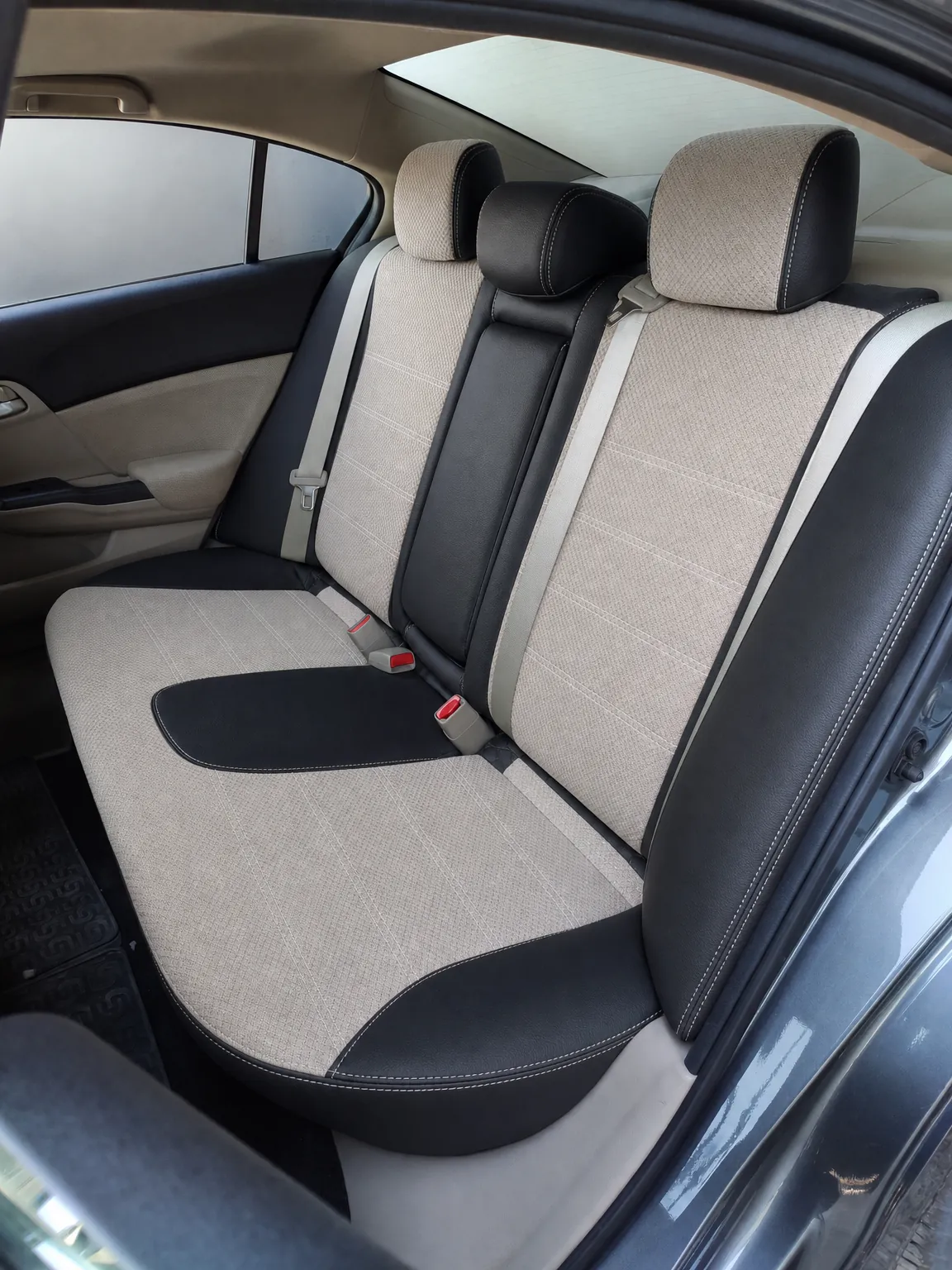 Honda Civic koltuk kılıfı, siyah-krem kumaş, arka koltuk (Sedan 2011-2015)