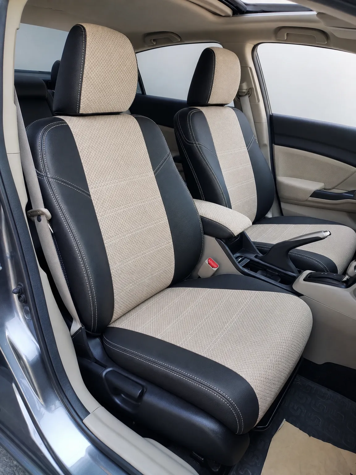 Honda Civic koltuk kılıfı, siyah-krem kumaş, ön koltuklar (Sedan 2011-2015)
