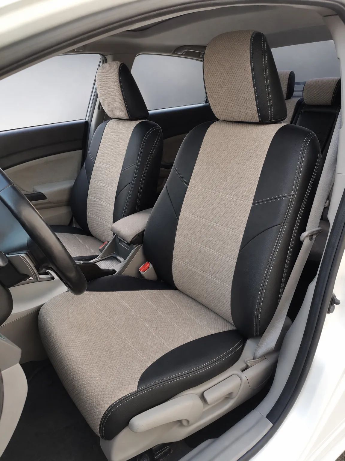 Honda Civic koltuk kılıfı, siyah-krem kumaş, ön koltuklar (2011-2015)