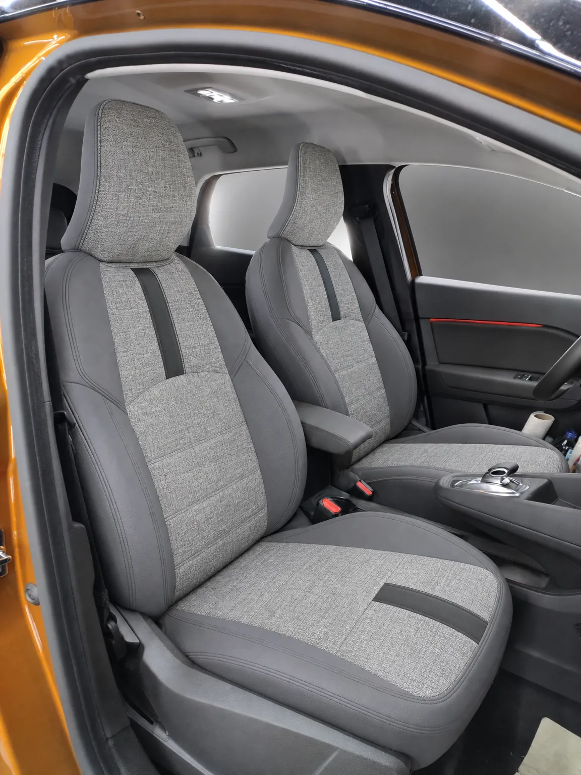 Renault Captur koltuk kılıfı, siyah-gri keten kumaş, ön koltuklar (2019+)