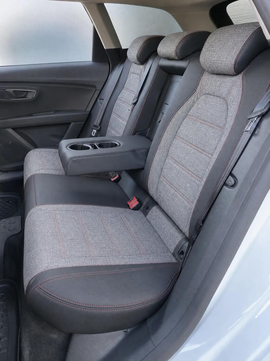 Seat Leon koltuk kılıfı, gri-açık gri kumaş, arka koltuk (2012-2020)