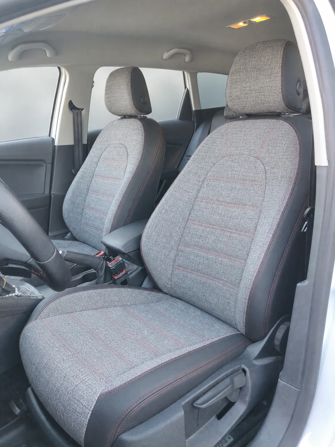 Seat Leon koltuk kılıfı, gri-açık gri kumaş, ön koltuklar (2012-2020)