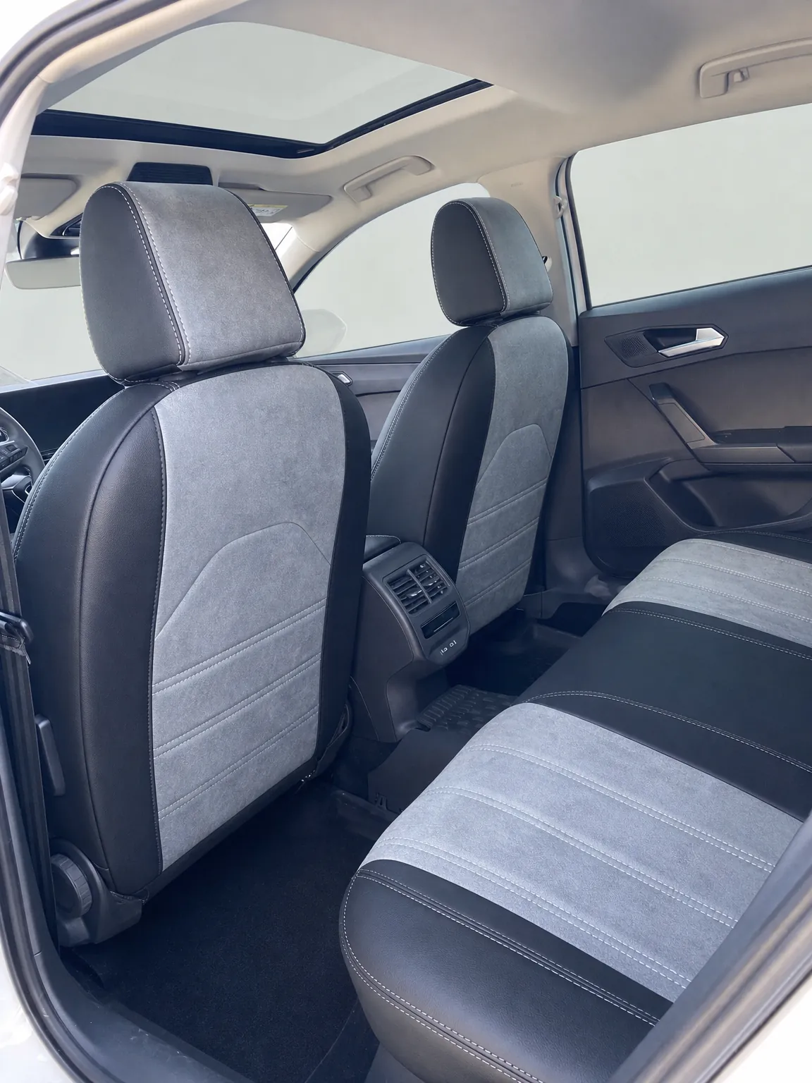 Seat Leon koltuk kılıfı, siyah-açık gri taytüyü kumaş, arka koltuk (2020+)