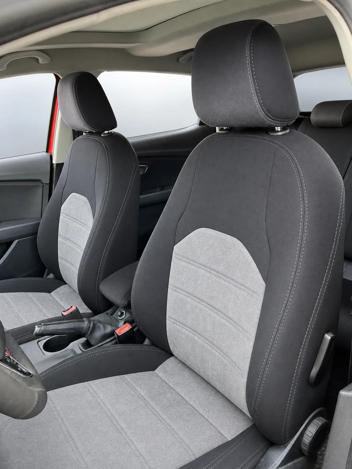 Seat Leon koltuk kılıfı, siyah-açık gri taytüyü kumaş, ön koltuklar (2012-2020)