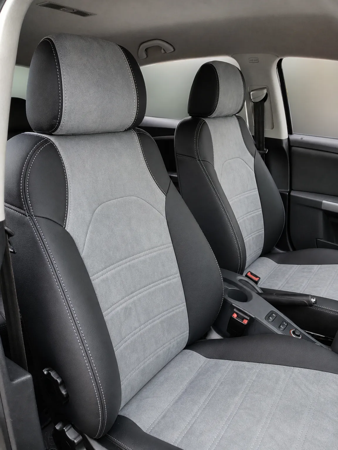Seat Leon koltuk kılıfı, siyah-açık gri taytüyü kumaş, ön koltuklar (2005-2012)