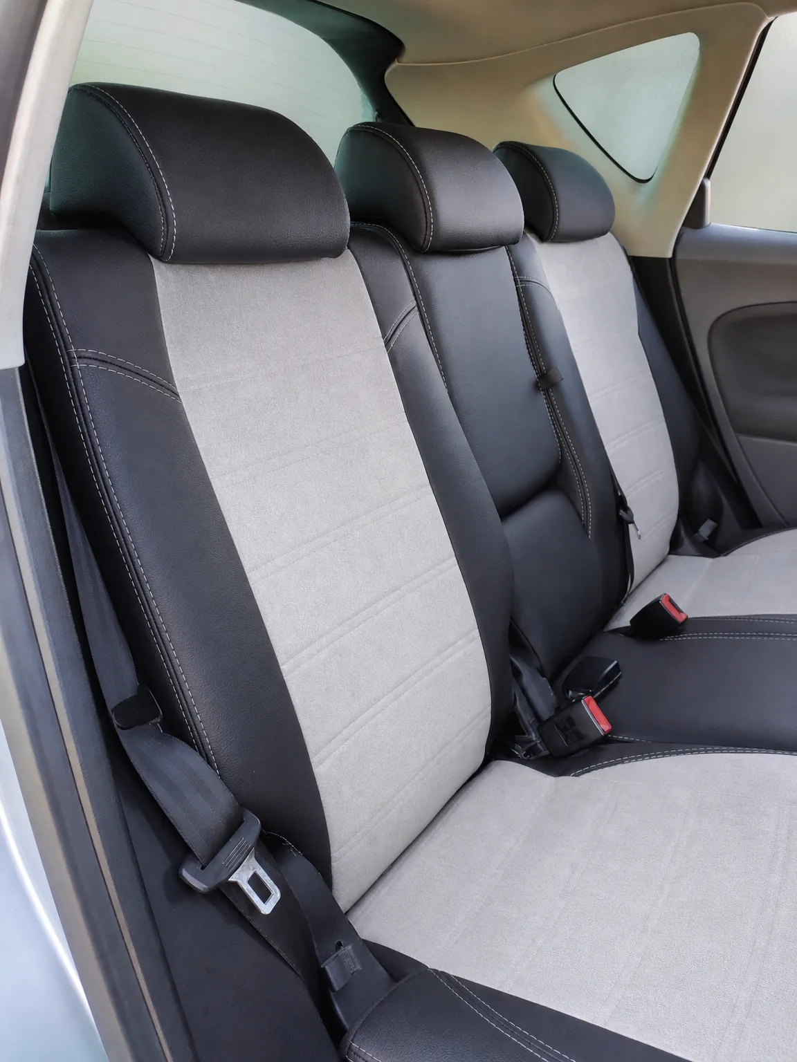 Seat Toledo koltuk kılıfı, siyah-açık gri taytüyü kumaş, arka koltuk (2005+)