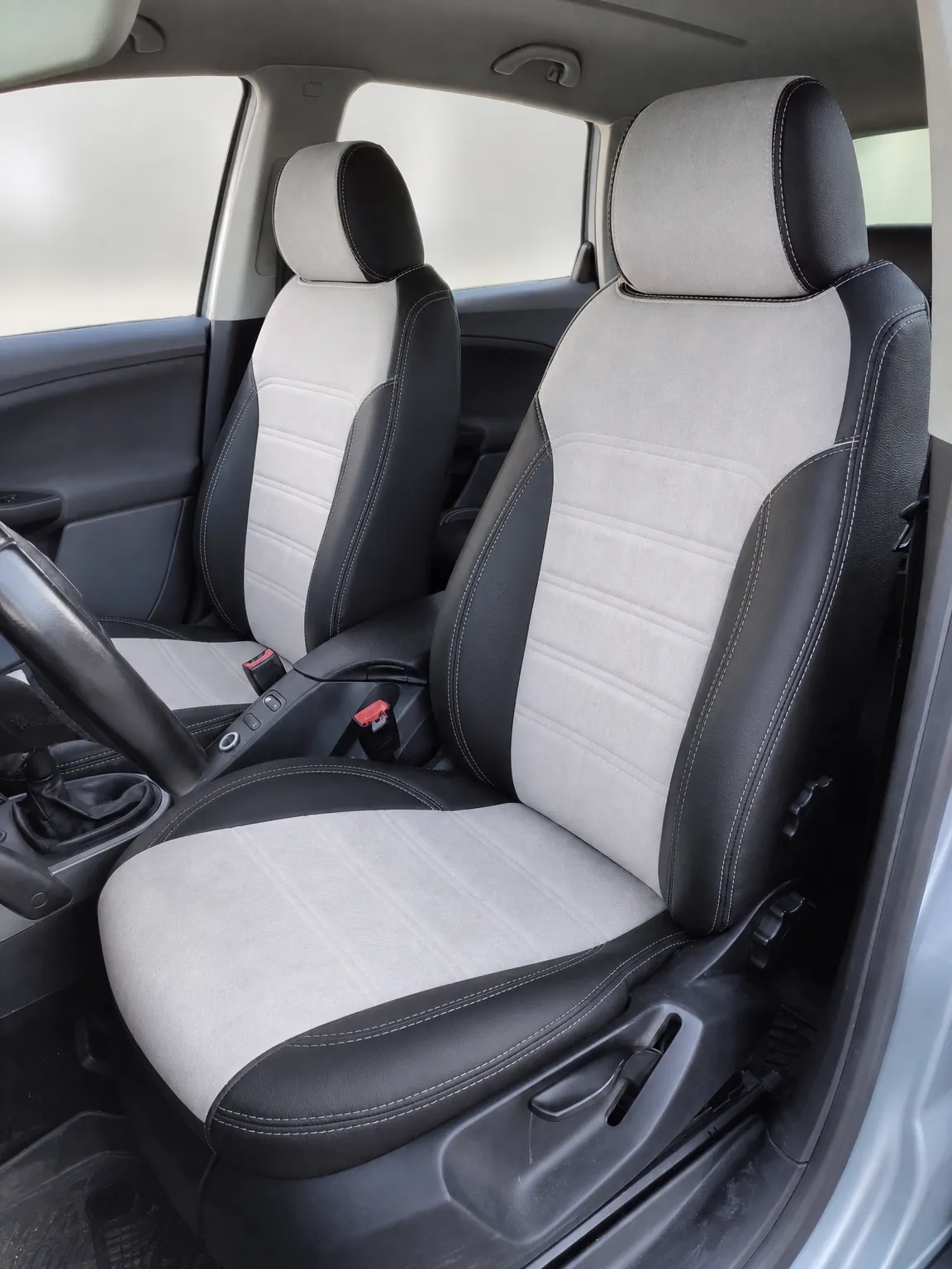 Seat Toledo koltuk kılıfı, siyah-açık gri taytüyü kumaş, ön koltuklar (2005+)