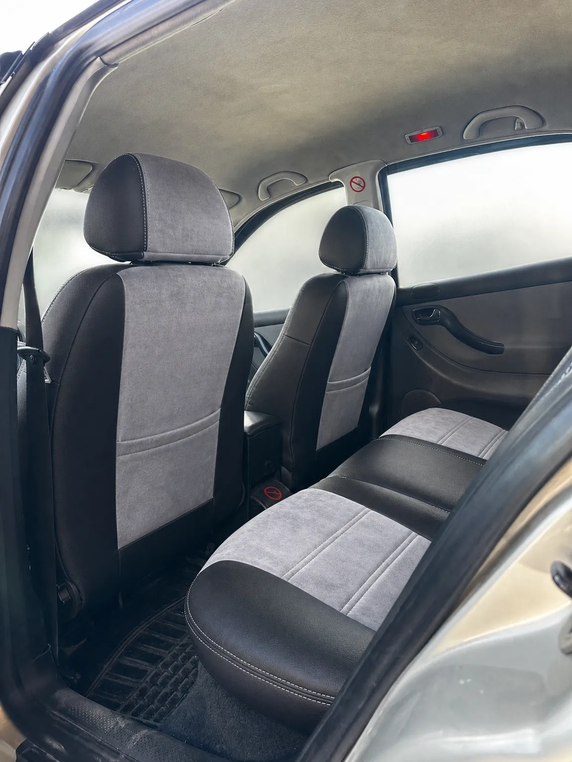 Seat Toledo koltuk kılıfı, siyah-gri taytüyü kumaş, ön koltuklar (1999-2004)