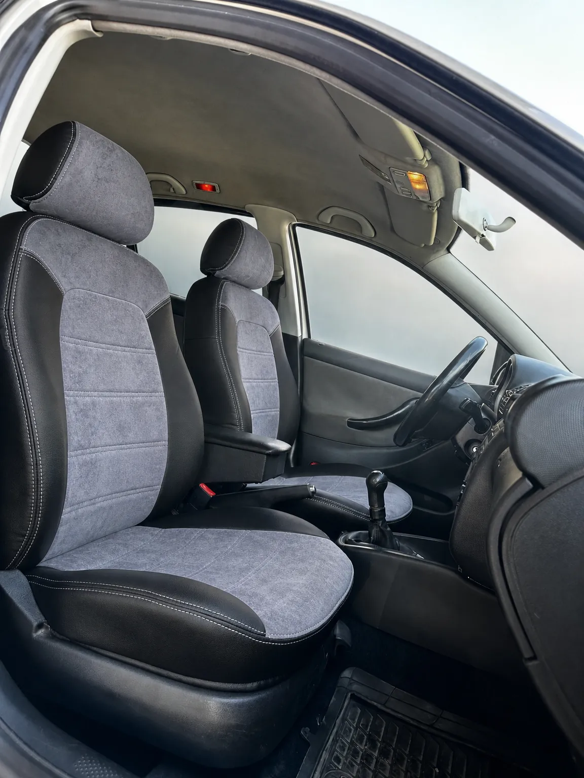 Seat Toledo koltuk kılıfı, siyah-gri taytüyü kumaş, ön koltuklar (1999-2004)