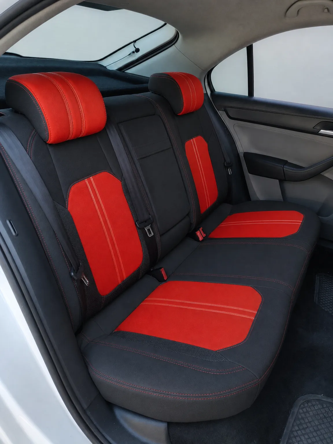 Seat Toledo koltuk kılıfı, siyah-kırmızı kumaş, arka koltuk (2013+)