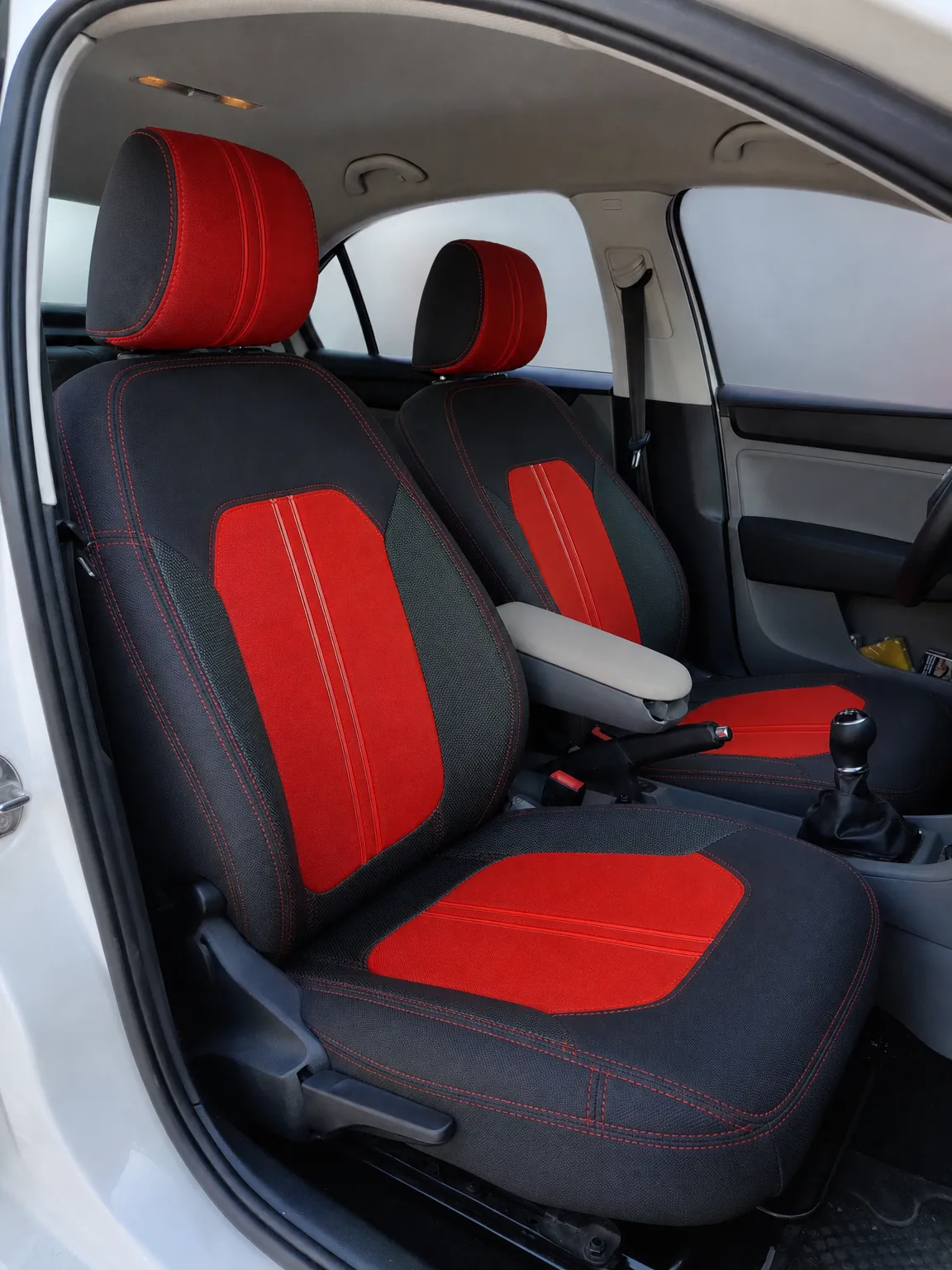 Seat Toledo koltuk kılıfı, siyah-kırmızı kumaş, ön koltuklar (2013+)
