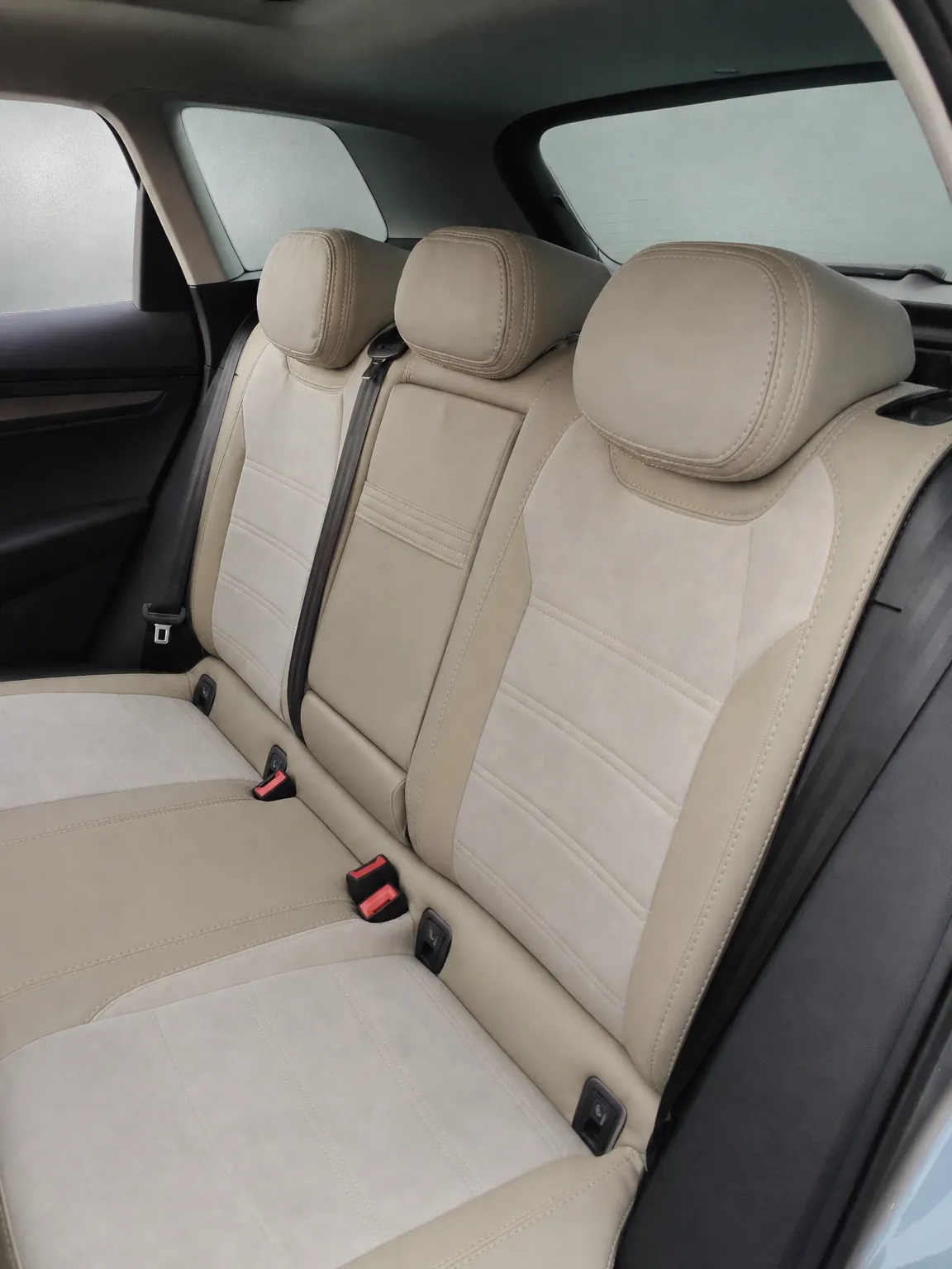 Skoda Karoq koltuk kılıfı, krem-krem keten kumaş, arka koltuk
