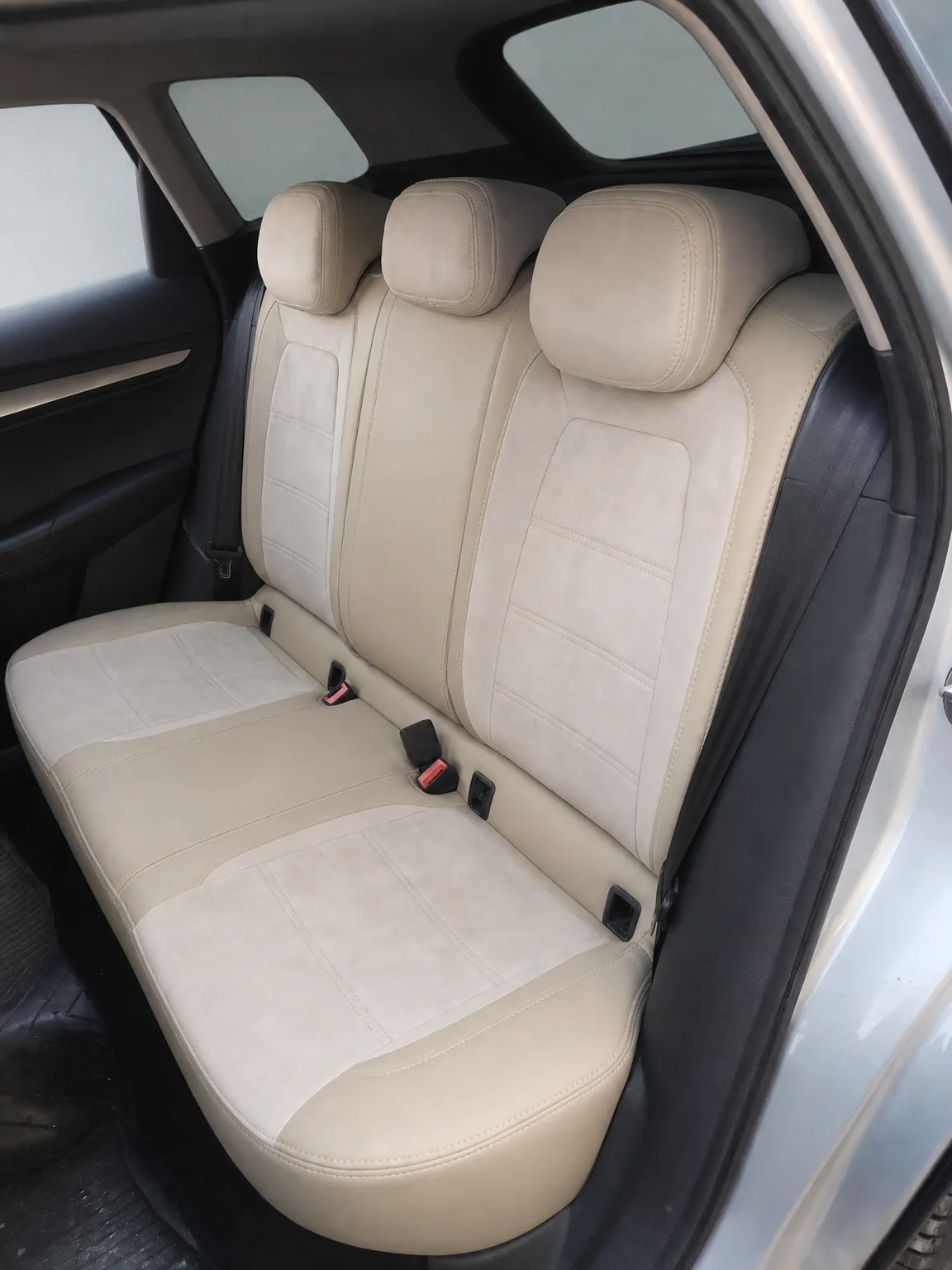 Skoda Karoq koltuk kılıfı, krem-krem keten kumaş, arka koltuk