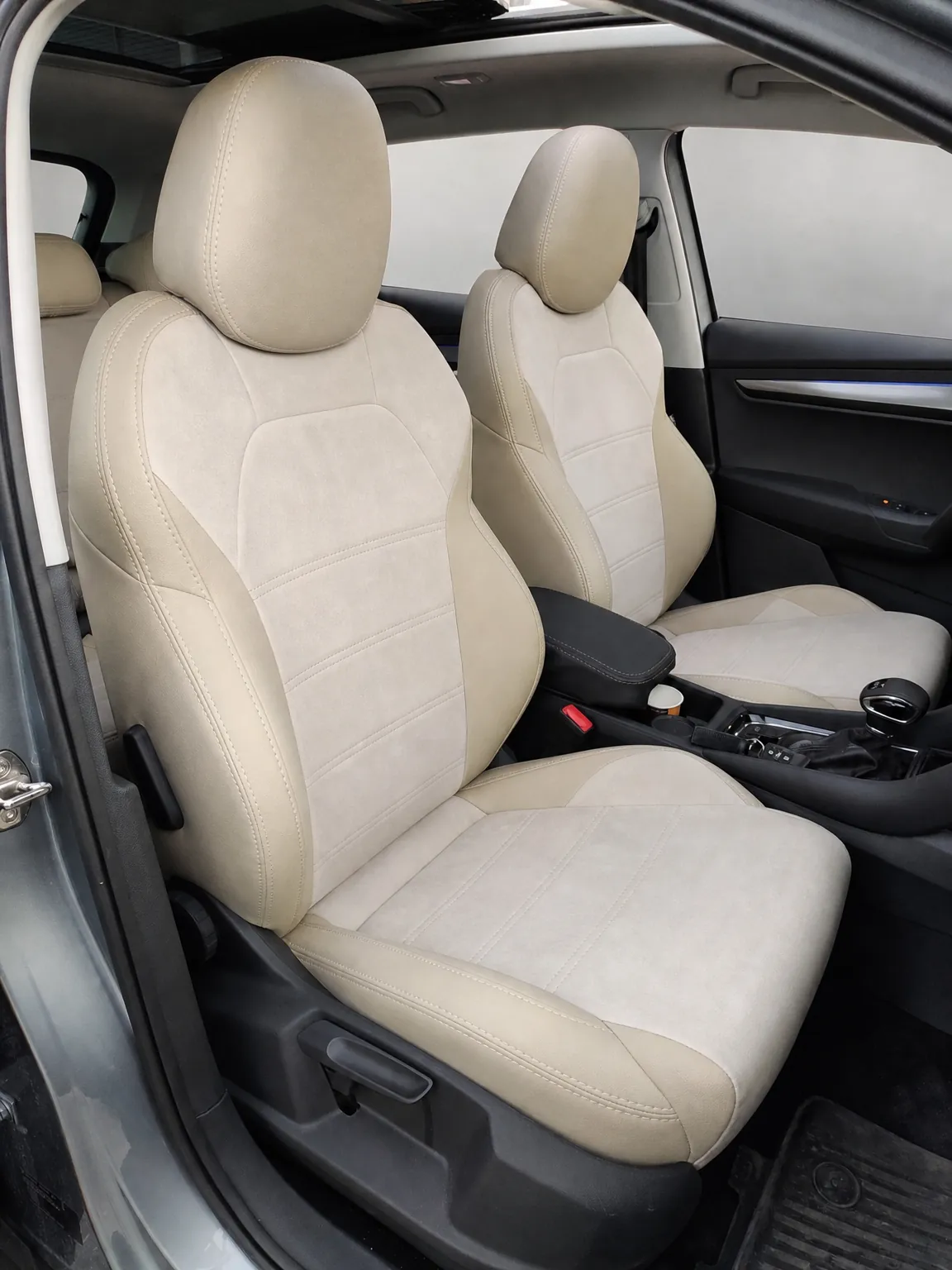 Skoda Karoq koltuk kılıfı, krem-krem keten kumaş, ön koltuklar
