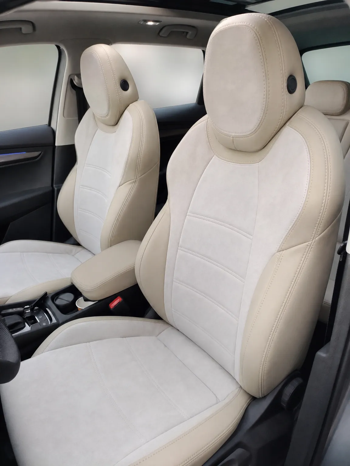 Skoda Karoq koltuk kılıfı, krem-krem keten kumaş, ön koltuklar