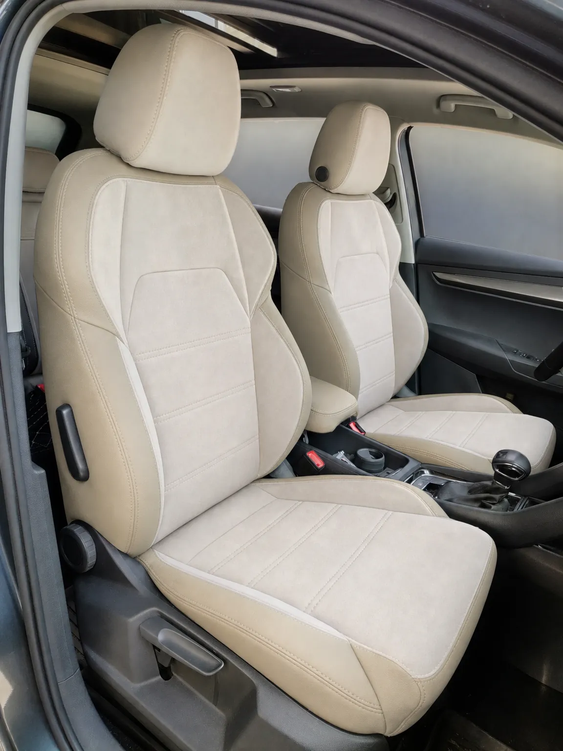 Skoda Karoq koltuk kılıfı, krem-krem keten kumaş, ön koltuklar