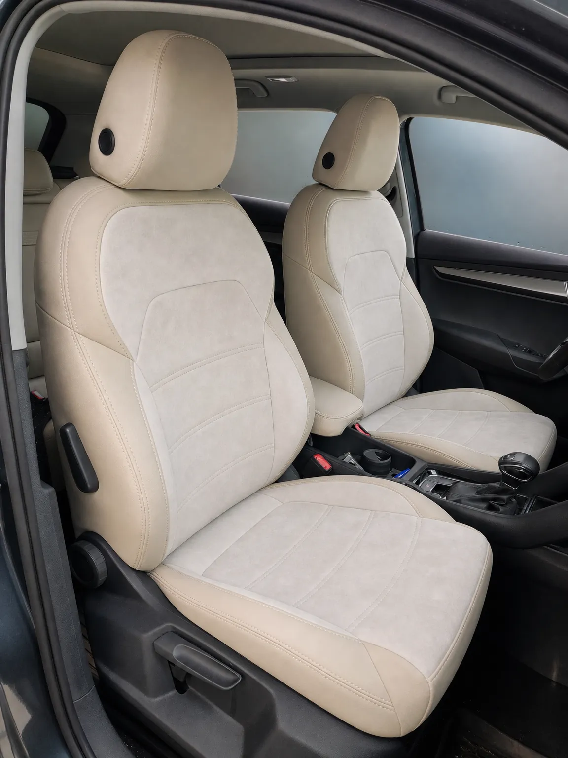 Skoda Karoq koltuk kılıfı, krem-krem keten kumaş, ön koltuklar