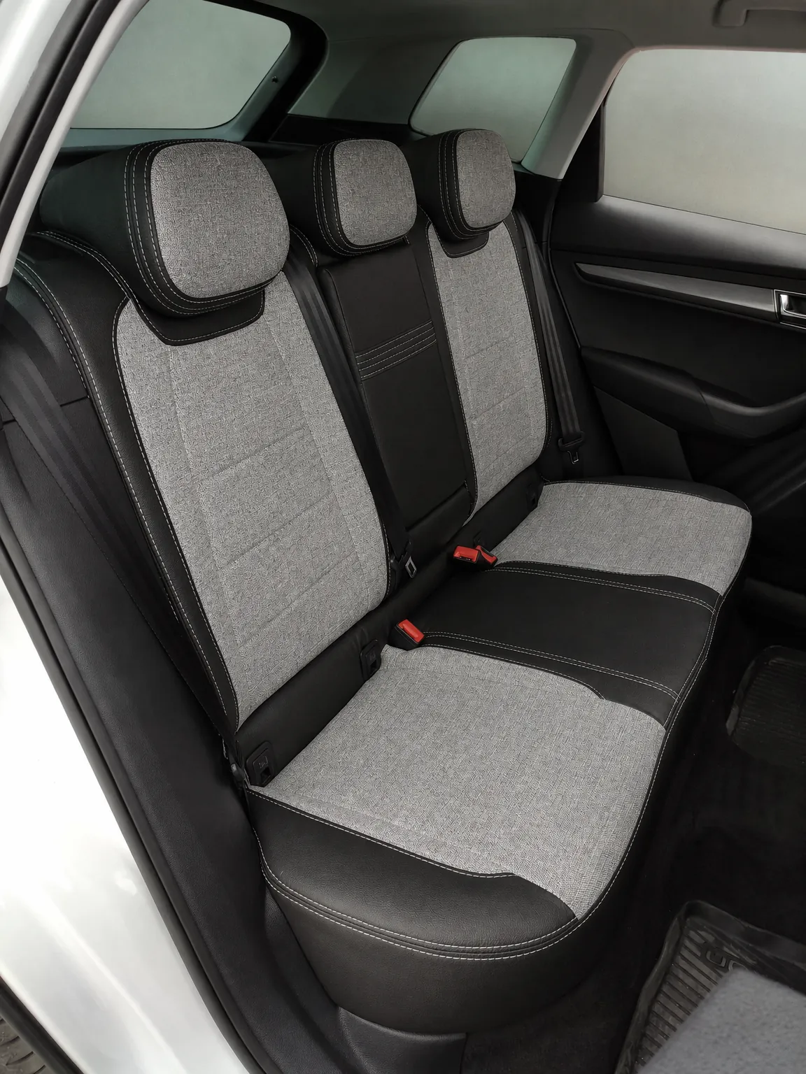 Skoda Karoq koltuk kılıfı, siyah-gri keten kumaş, arka koltuk
