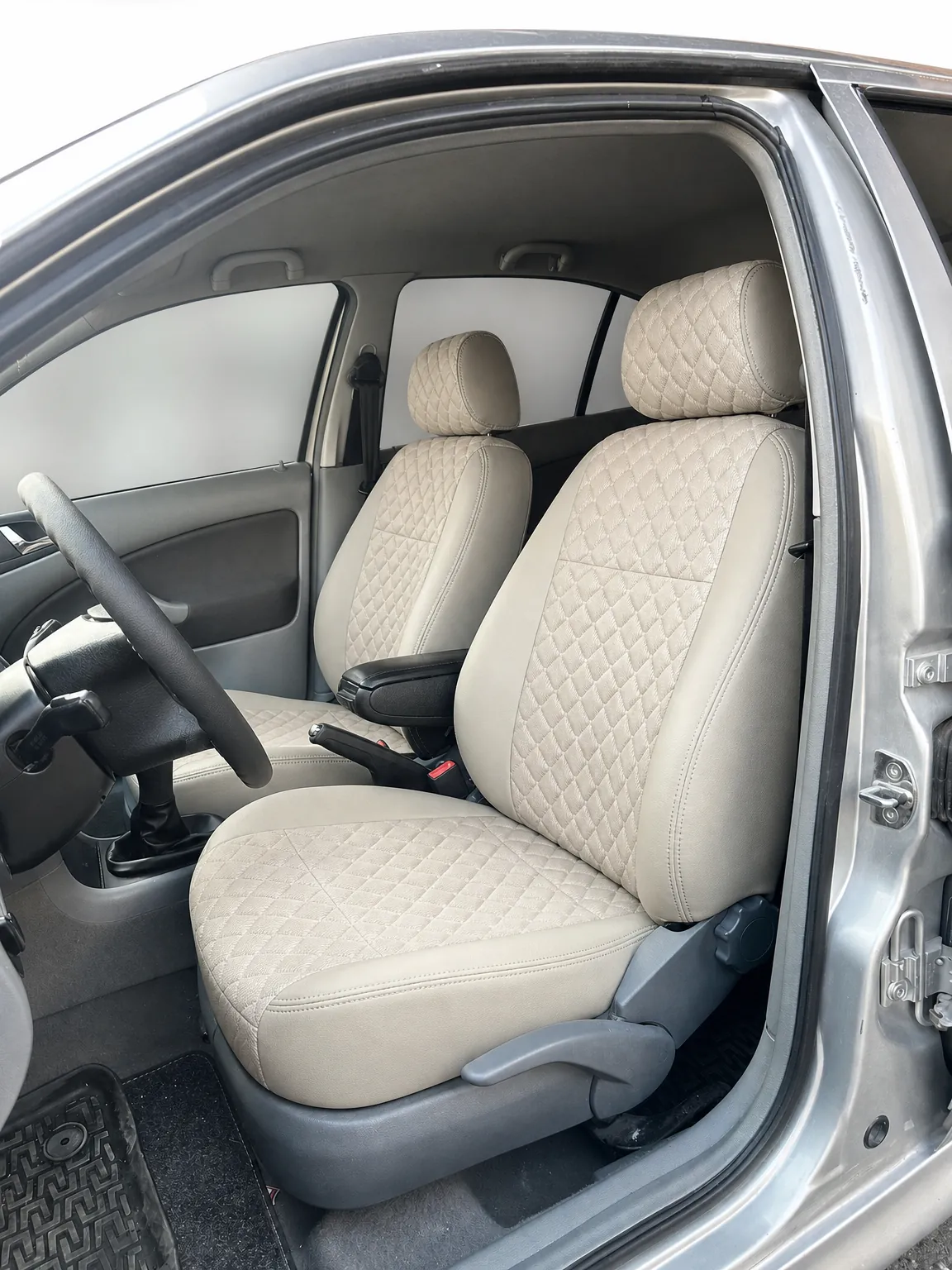 Skoda Octavia koltuk kılıfı, krem-krem kapitone kumaş, ön koltuklar (1996-2004)