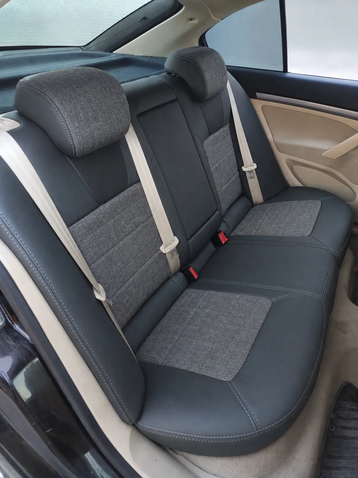 Skoda Octavia koltuk kılıfı, siyah-gri kumaş, arka koltuk (2004-2013)