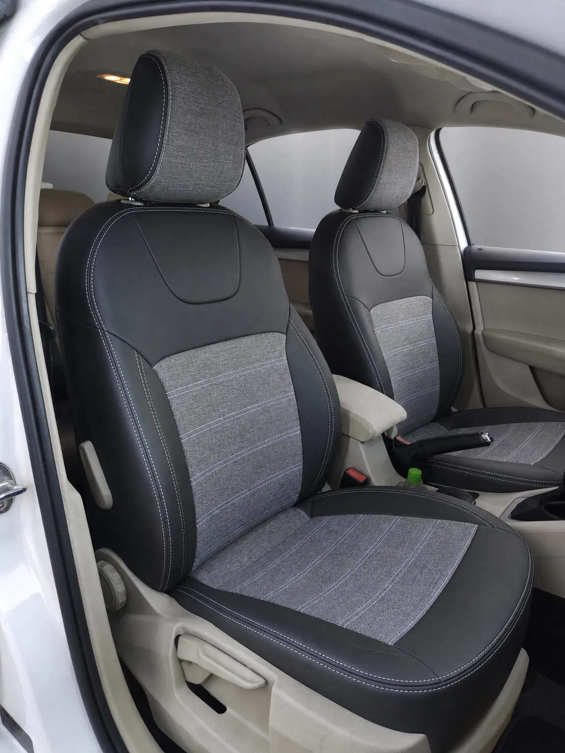 Skoda Octavia koltuk kılıfı, siyah-gri keten kumaş, ön koltuklar (2013-2019)