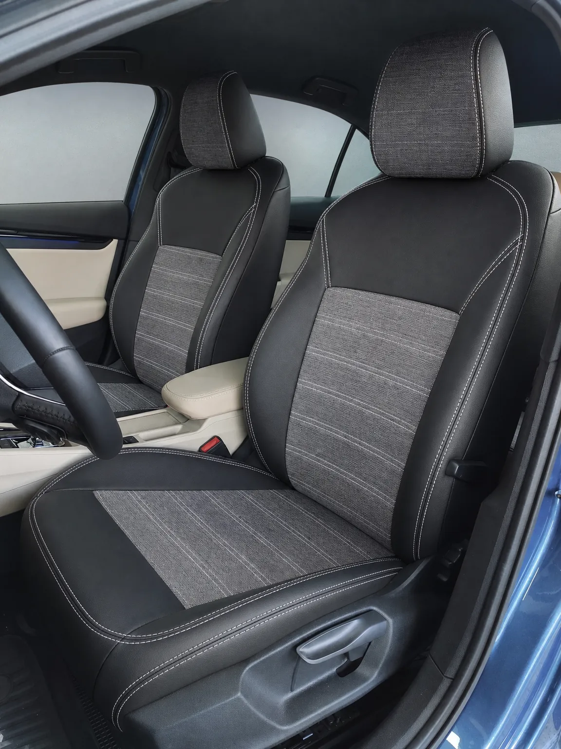 Skoda Octavia koltuk kılıfı, siyah-gri keten kumaş, ön koltuklar (2019+)