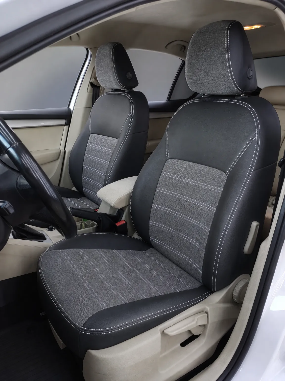 Skoda Octavia koltuk kılıfı, siyah-gri keten kumaş, ön koltuklar (2013-2019)