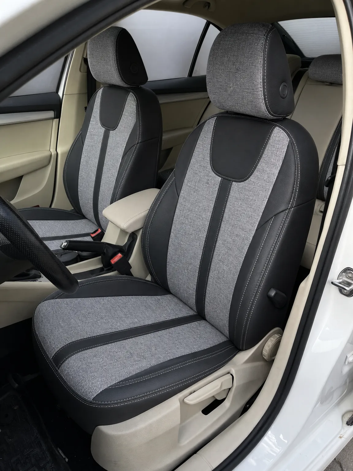 Skoda Octavia koltuk kılıfı, siyah-gri keten kumaş, ön koltuklar (2013-2019)