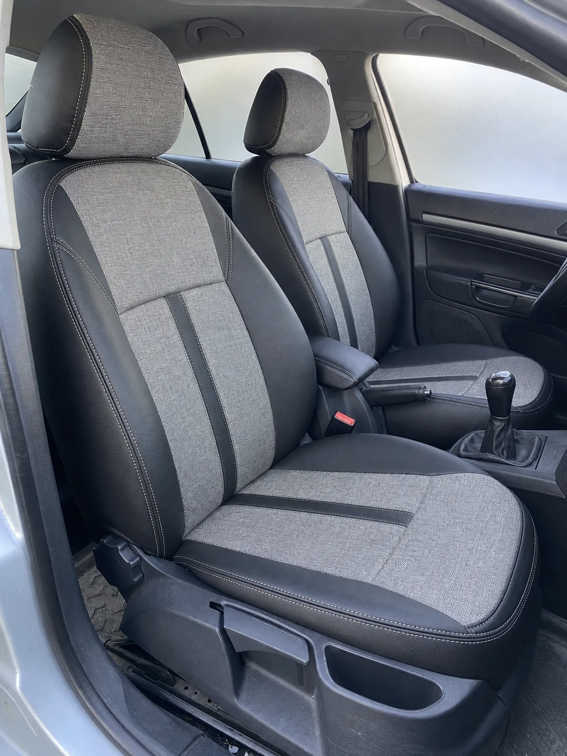 Skoda Octavia koltuk kılıfı, siyah-gri keten kumaş, ön koltuklar (2004-2013)