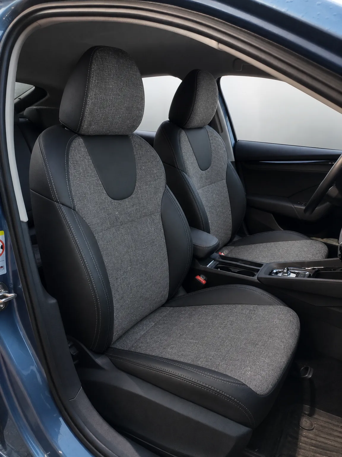 Skoda Octavia koltuk kılıfı, siyah-gri kumaş, ön koltuklar (2019+)