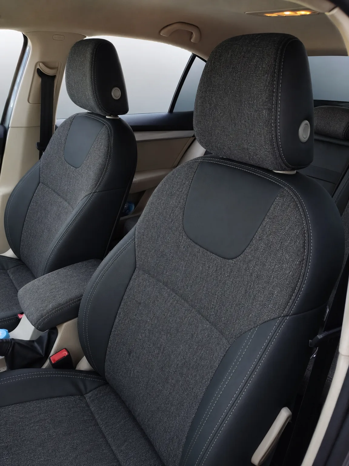 Skoda Octavia koltuk kılıfı, siyah-gri kumaş, ön koltuklar (2013-2019)