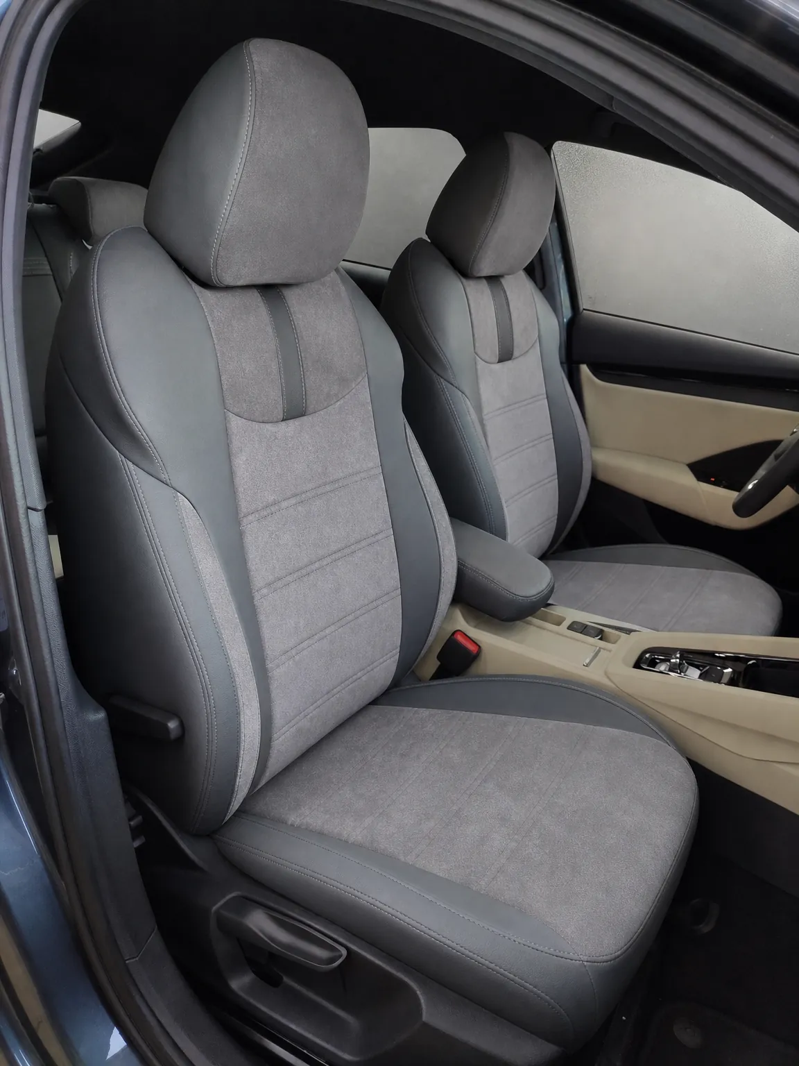 Skoda Octavia koltuk kılıfı, siyah-gri taytüyü kumaş, ön koltuklar (2020)