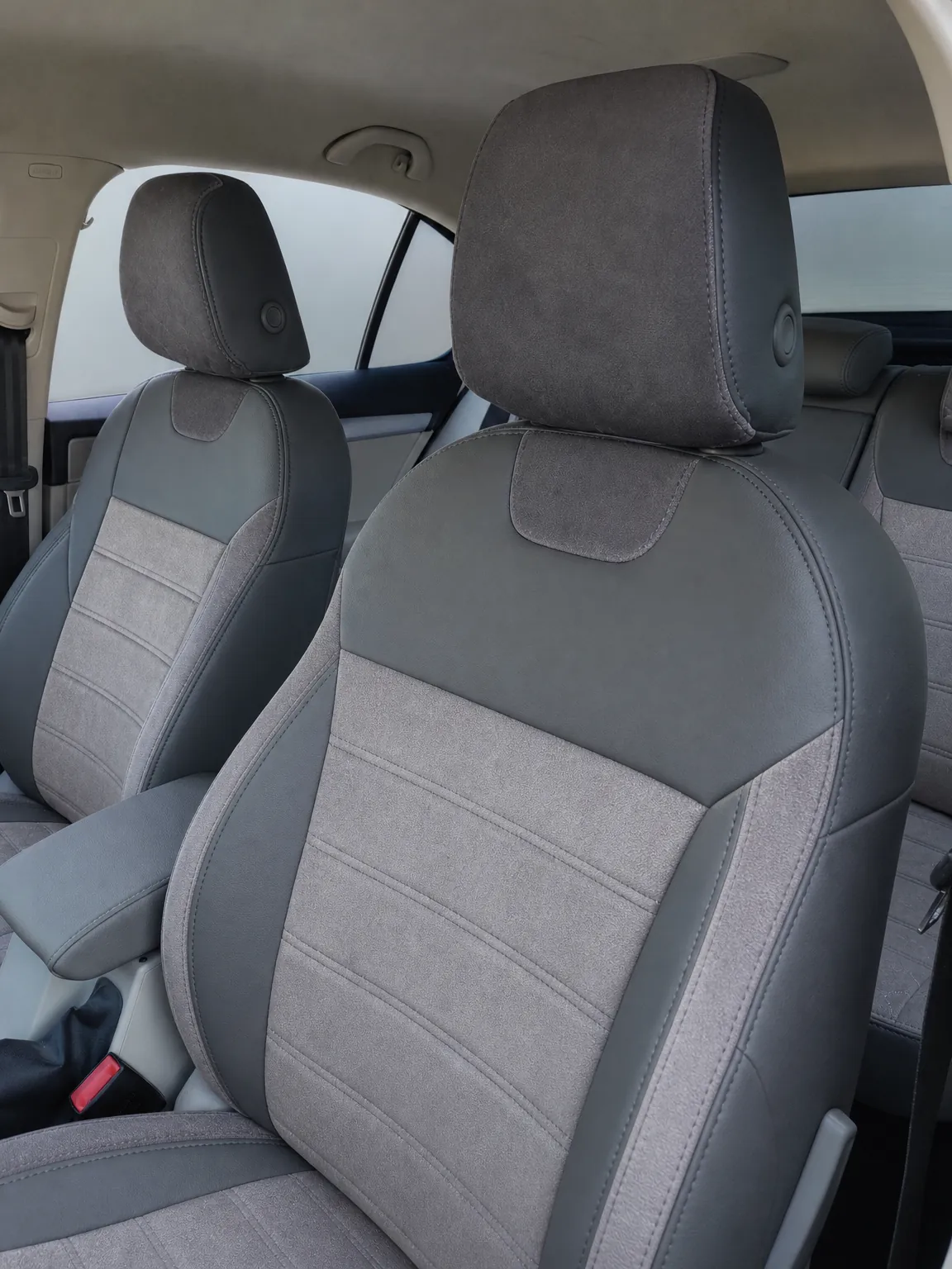 Skoda Octavia koltuk kılıfı, siyah-gri taytüyü kumaş, ön koltuklar (2013-2019)