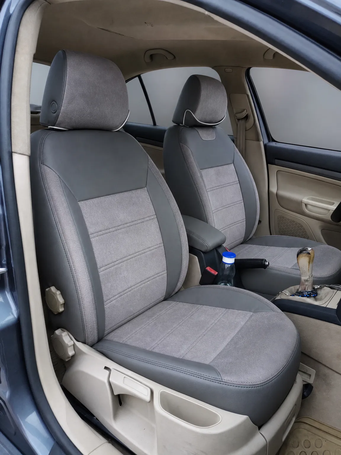 Skoda Octavia koltuk kılıfı, siyah-gri taytüyü kumaş, ön koltuklar (2004-2013)