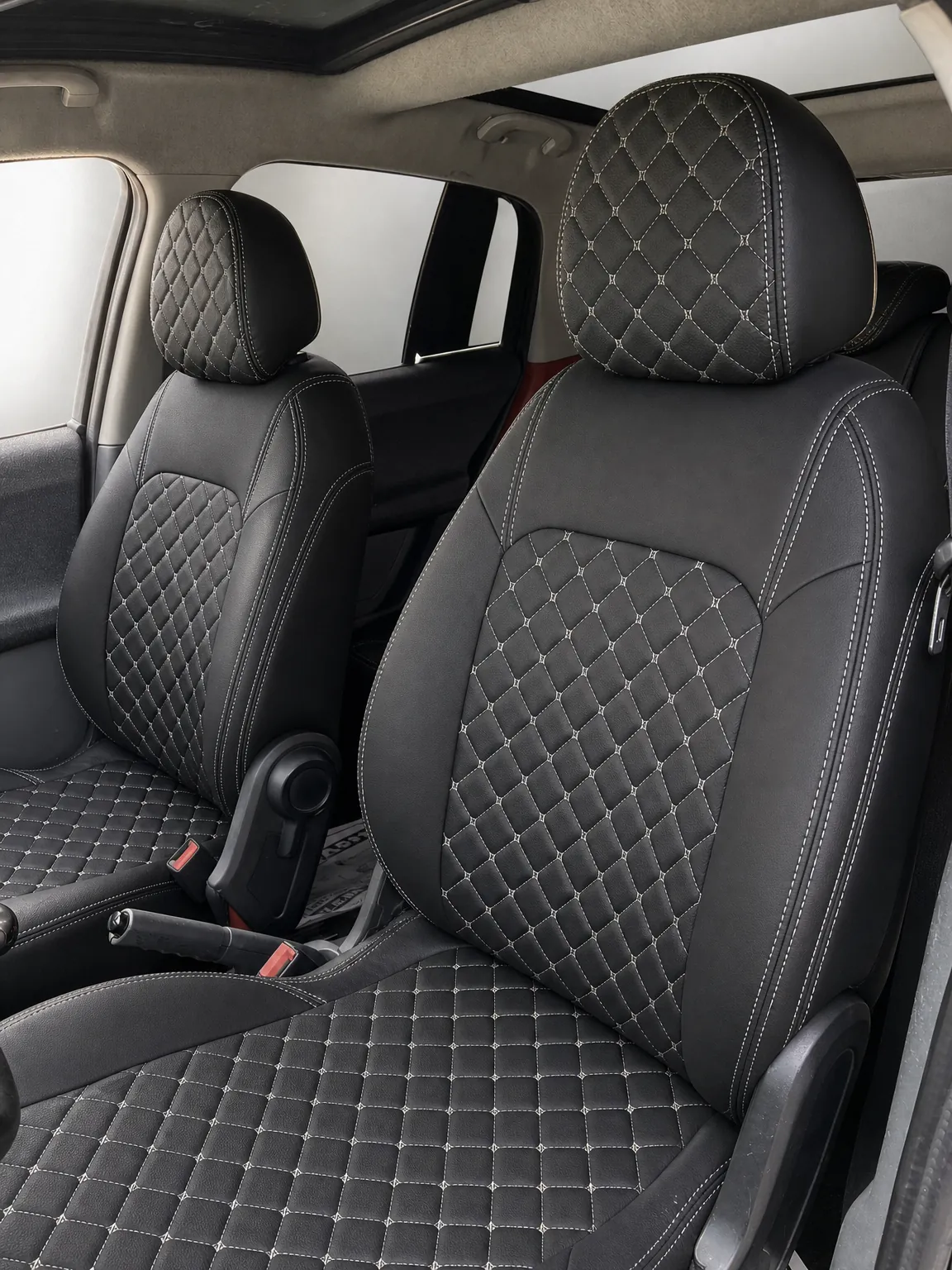 Smart Forfour koltuk kılıfı, siyah-siyah kapitone, beyaz ip kumaş, ön koltuklar