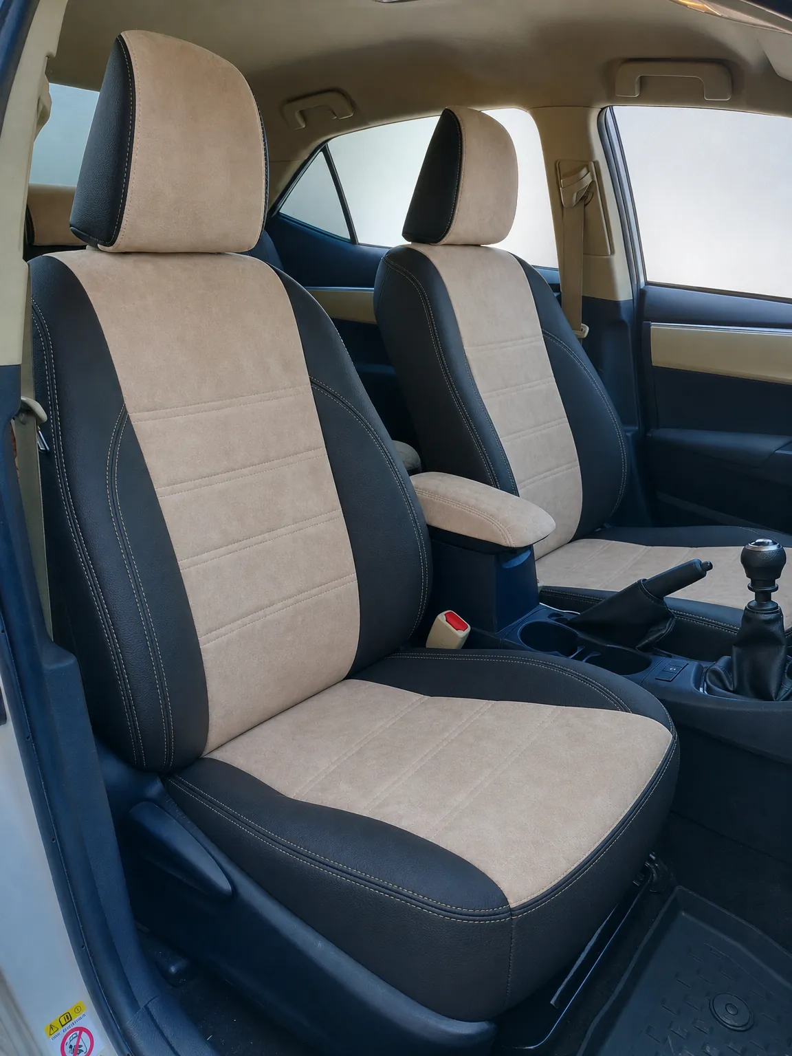 Toyota Corolla koltuk kılıfı, siyah-bej taytüyü kumaş, ön koltuklar (2013-2018)