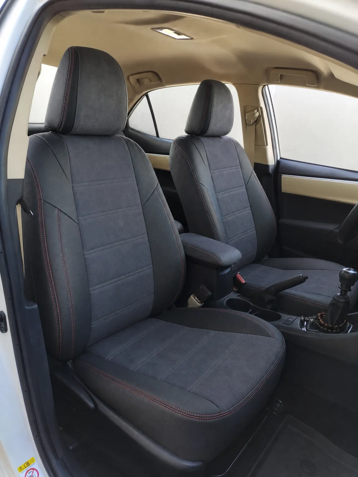 Toyota Corolla koltuk kılıfı, siyah-gri taytüyü kumaş, ön koltuklar (2013-2018)