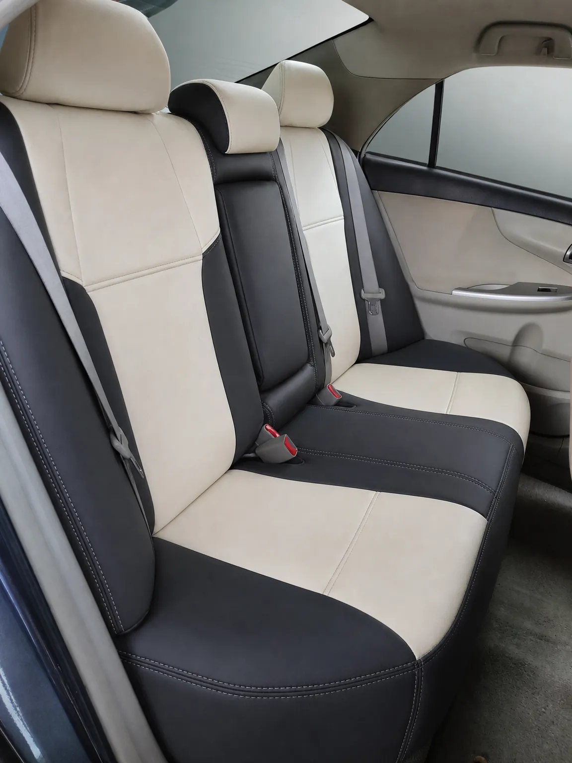 Toyota Corolla koltuk kılıfı, siyah-krem kumaş, arka koltuk (2007-2013)
