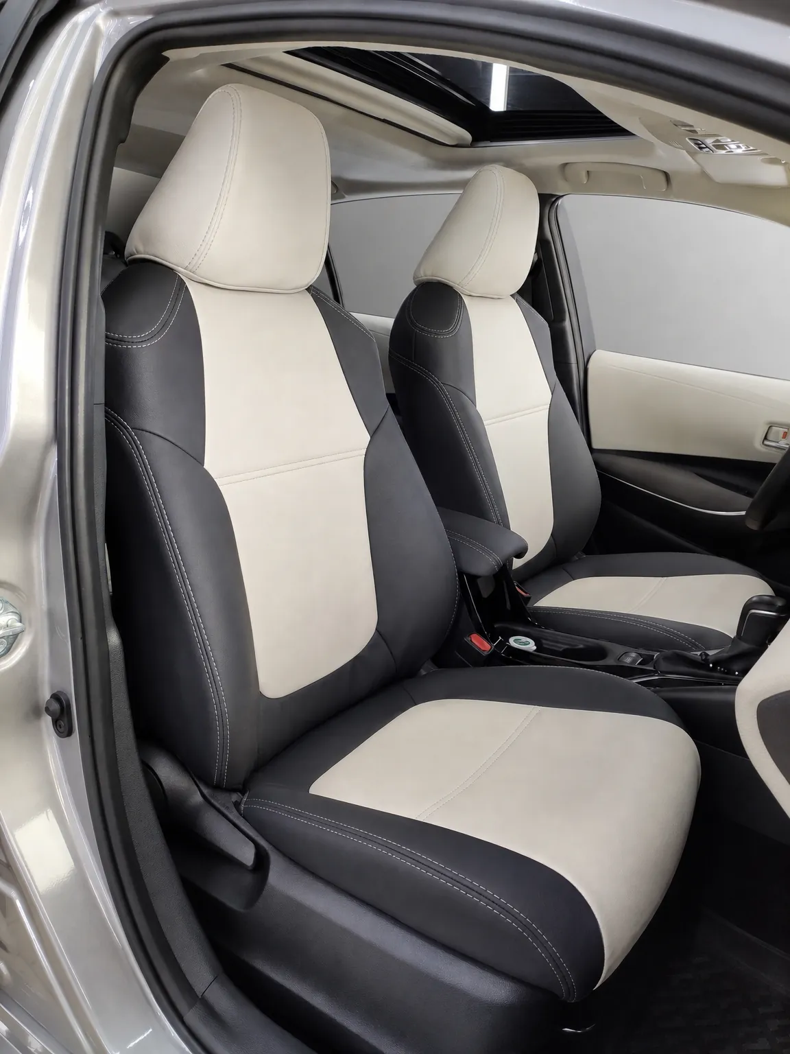 Toyota Corolla koltuk kılıfı, siyah-krem kumaş, ön koltuklar (2018+)