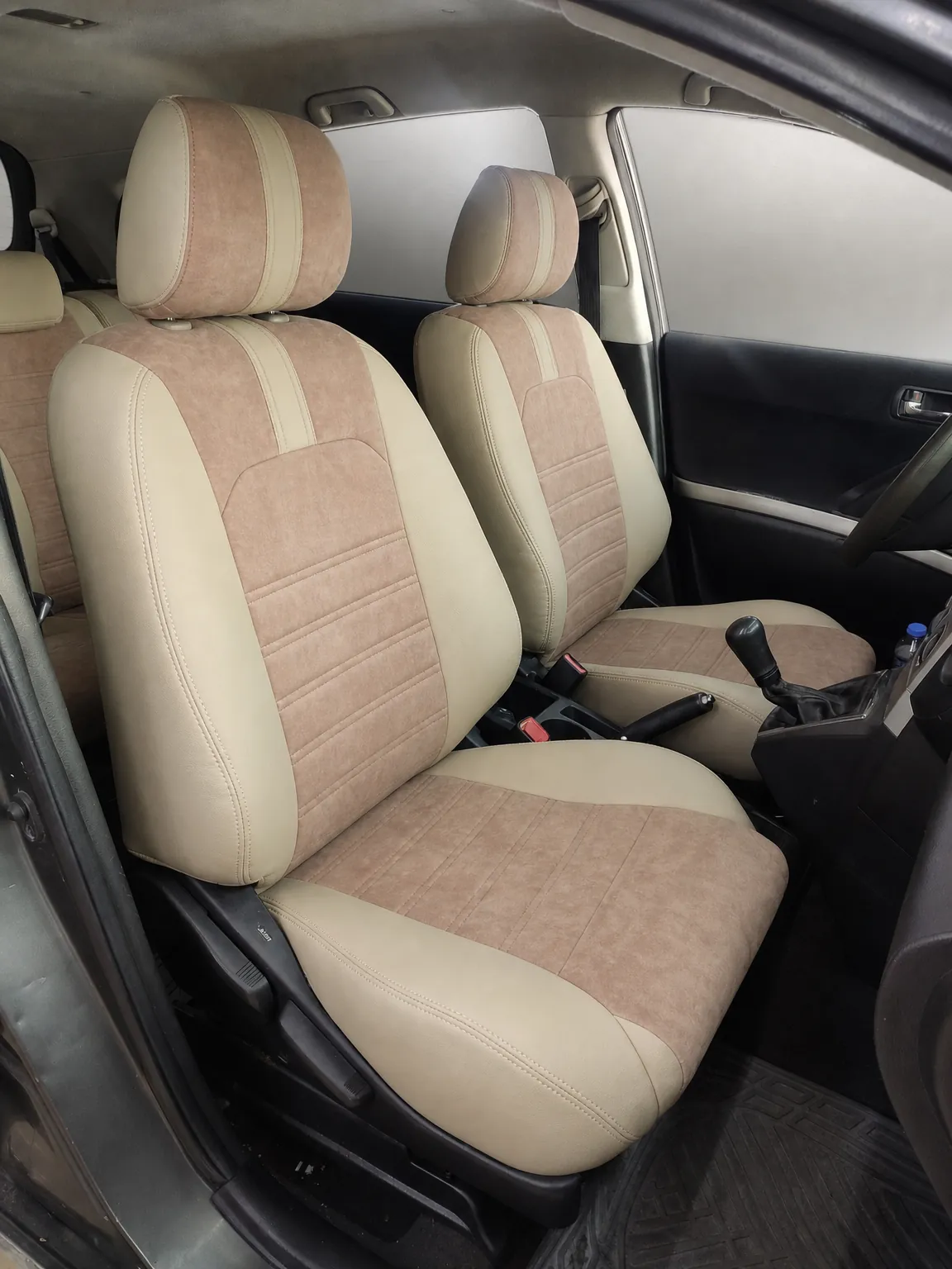 Toyota Verso koltuk kılıfı, krem-bej taytüyü kumaş, ön koltuklar (2002-2011)