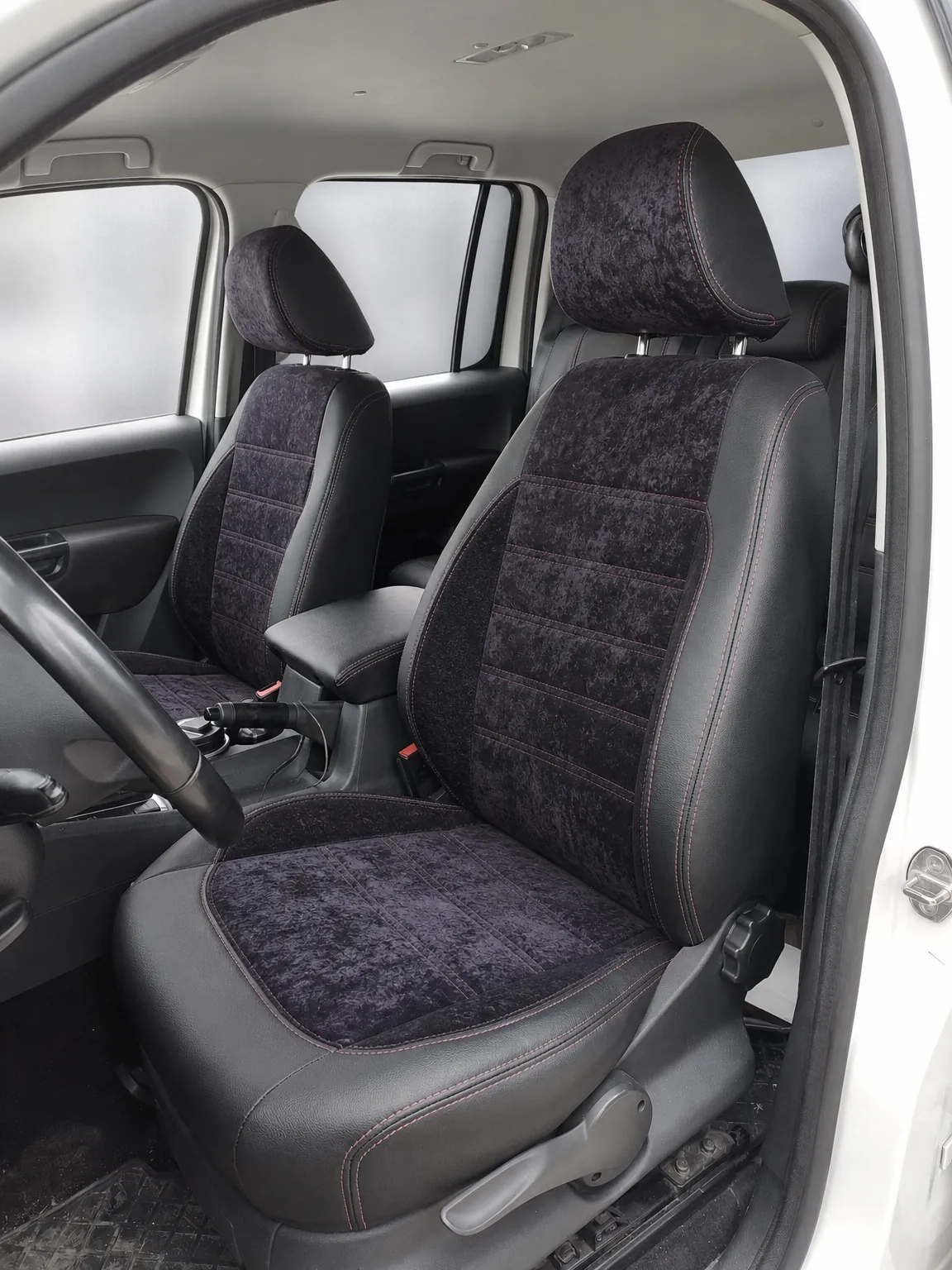 Volkswagen Amarok koltuk kılıfı, siyah-siyah kadife kumaş, ön koltuklar (2016-2020)