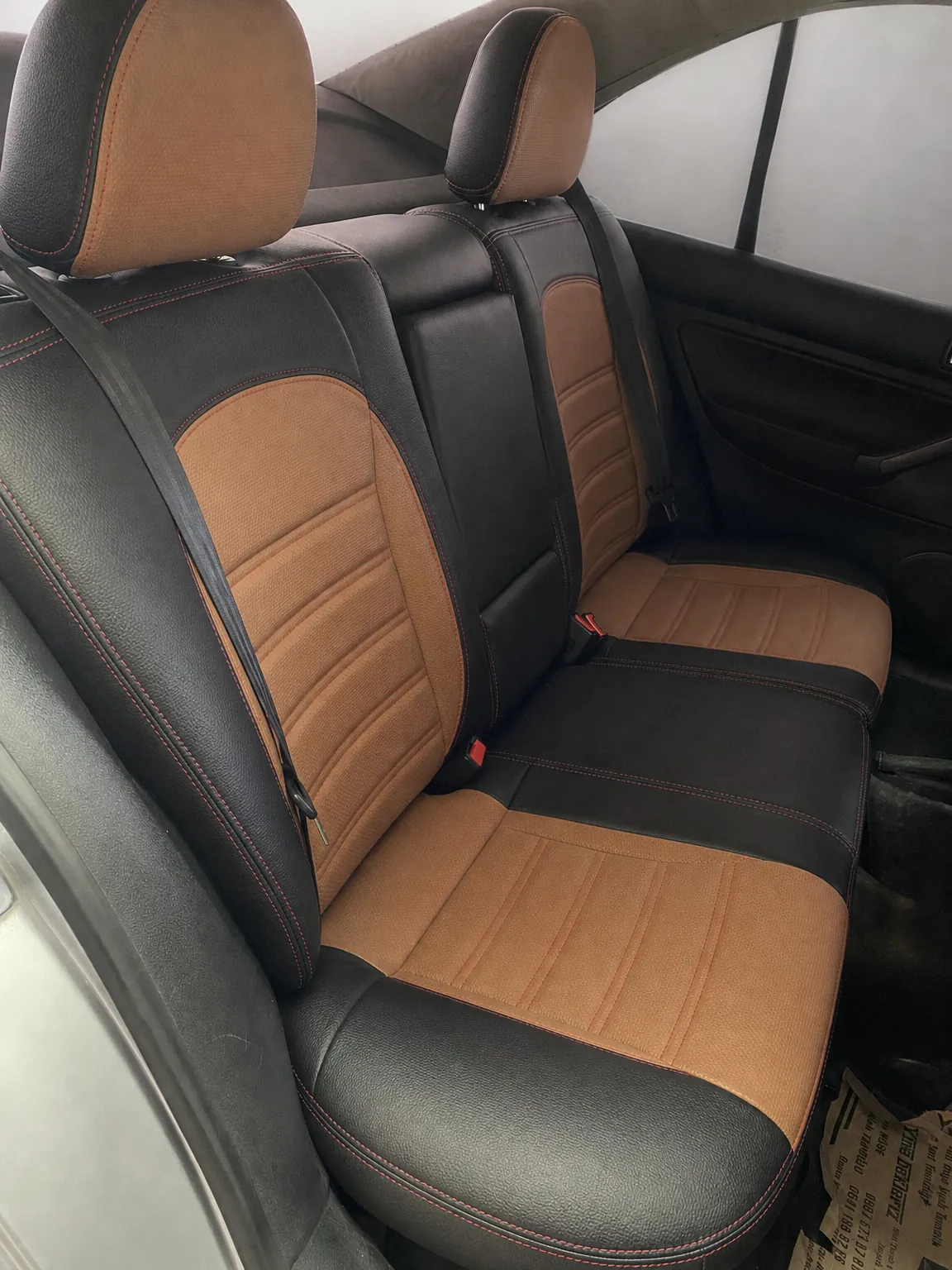 Volkswagen Bora koltuk kılıfı, siyah-taba delikli deri kumaş, arka koltuk