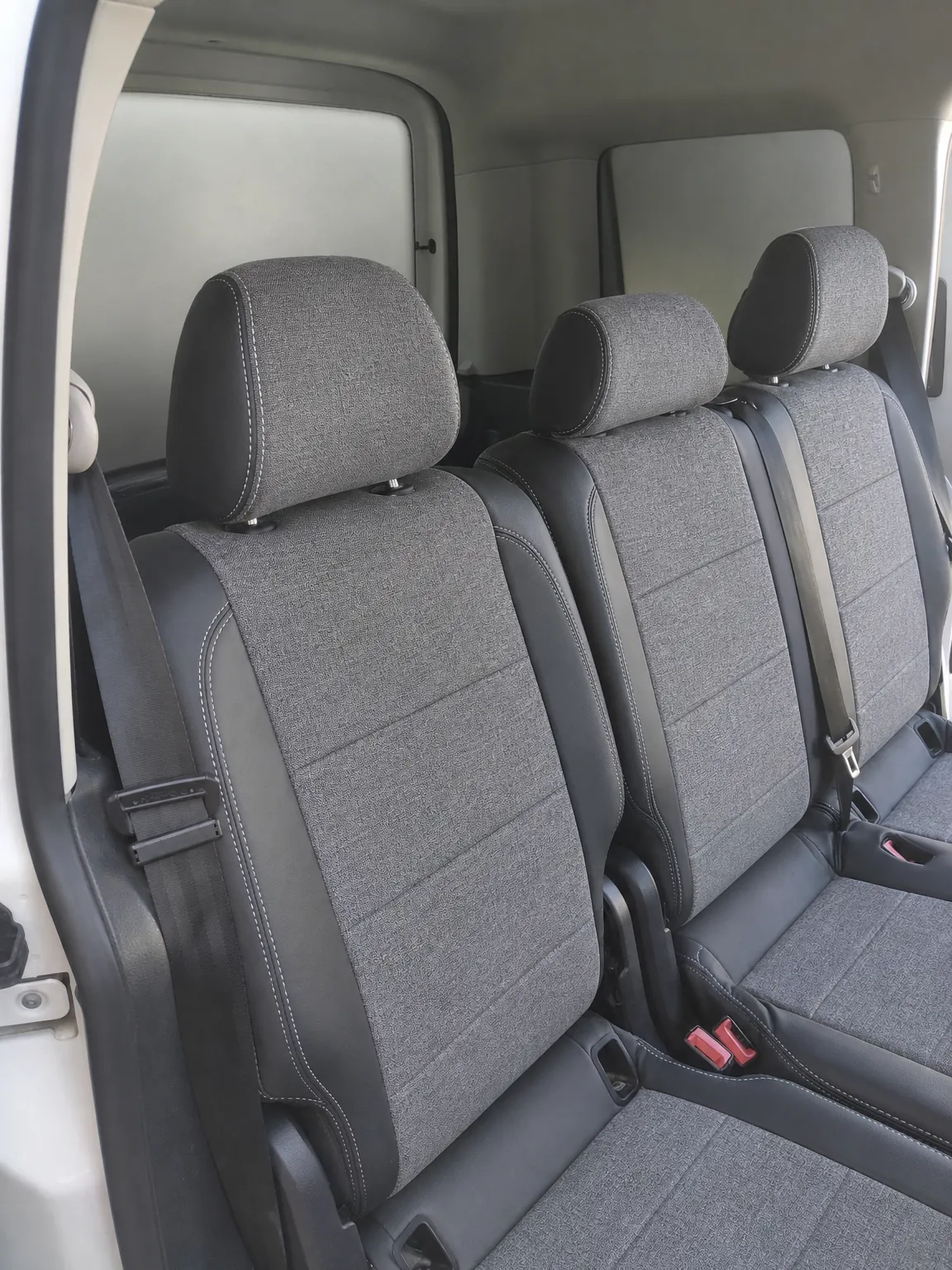 Volkswagen Caddy koltuk kılıfı, gri-açık gri keten kumaş, arka koltuk (2015+)