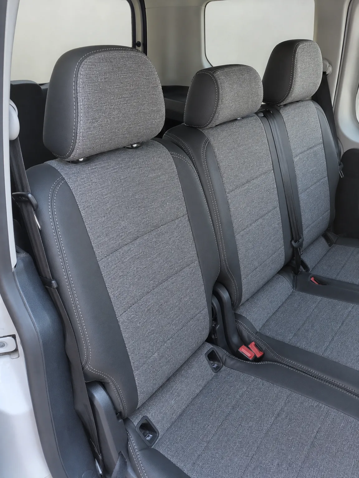Volkswagen Caddy koltuk kılıfı, gri-açık gri keten kumaş, arka koltuk (2015+)